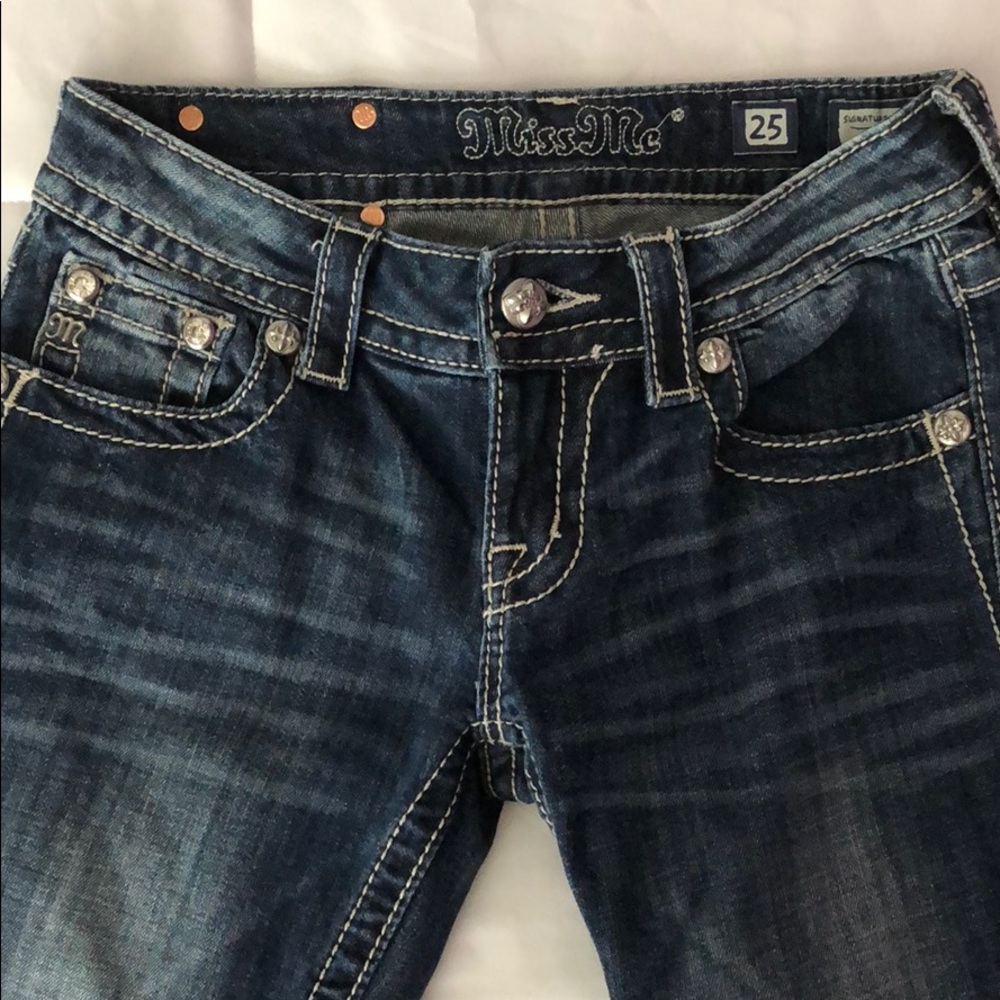 Signature Rise Boot-Cut MISS ME jeans.